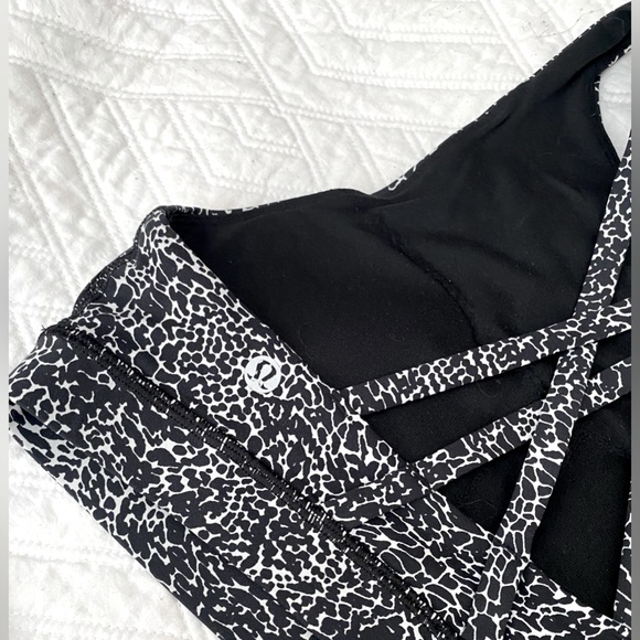 LULULEMON- Energy Bra Nigh Neck- Bra/6 - Picture 5 of 7